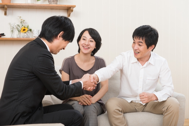 自由で安い「個人契約」、安心で高品質な「家庭教師センター」