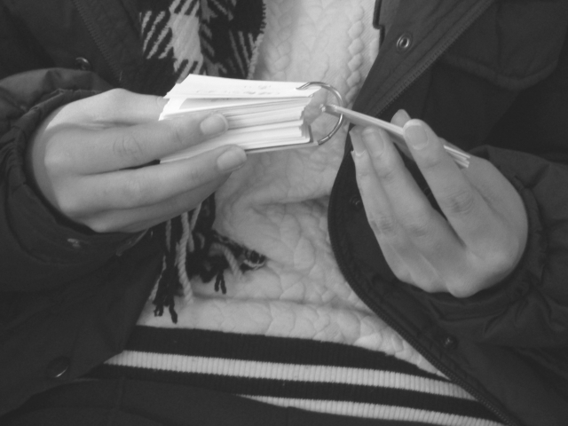 睡眠時間を削らない程度に、夜は暗記科目を