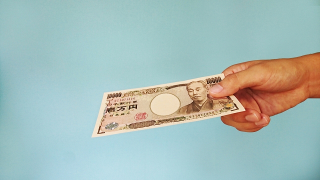 謝礼を手渡しするならサインや領収書で記録を残すと安心