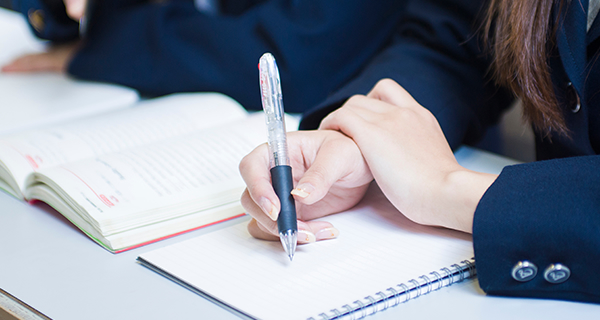 学校の教科書で指導を行っています。